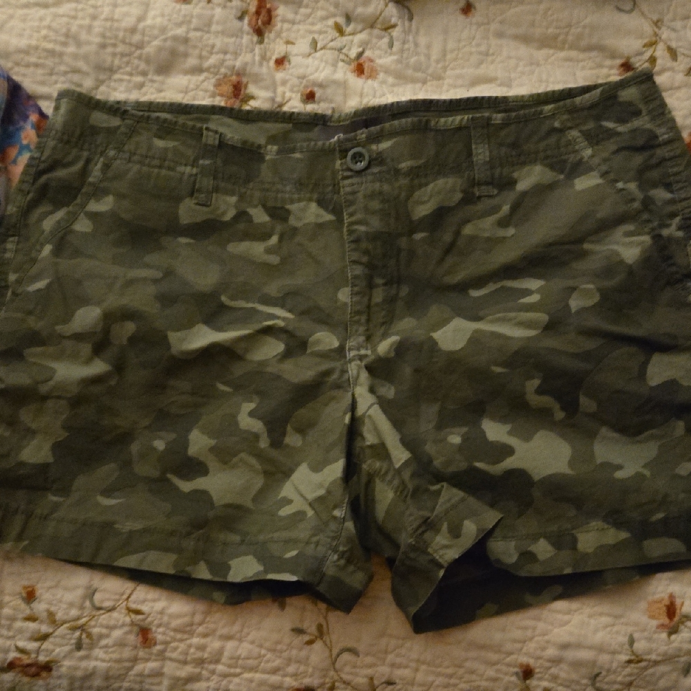 Eddie Bauer Camouflage Women's Cargo Shorts